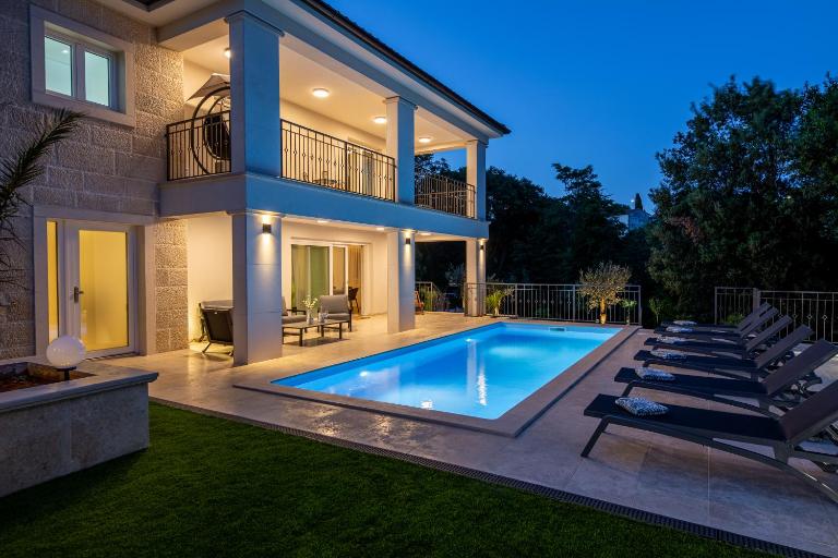 Villa Pafran with heated pool Krk - B&B Krk