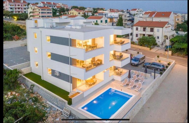 Luxury Apartment Majda with a pool - B&B Novalja