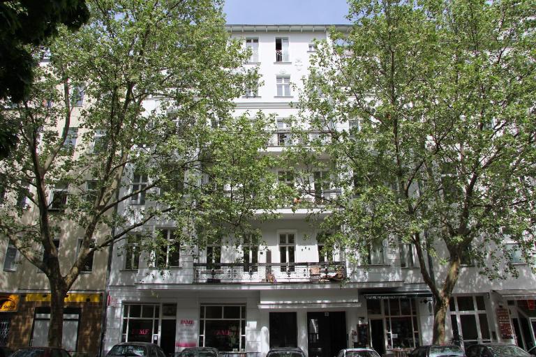 Nollendorf Apartments - 1 separate bedroom and 1 living room with sofa bed in Motzstraße - B&B Berlín