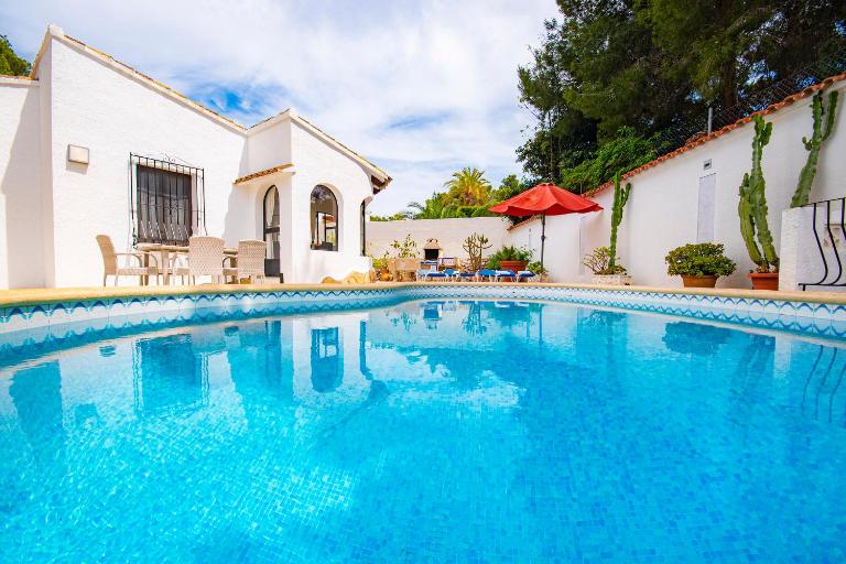 Villa Yvonne - chill out, free WIFI, close to facilities - Bed and Breakfast Benissa