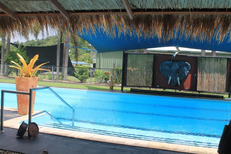 Kurrimine 4 bedroom house and pool - Bed and Breakfast Kurrimine Beach