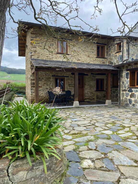Casita feliz entre montañas y cerca del mar - B&B Trabada