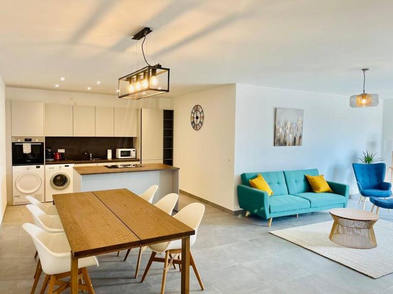 Brand New 2 bedrooms with Parking and Terrace - 142-96 - Bed and Breakfast Luxemburg