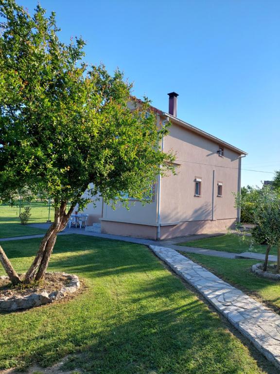 Apartment Helena Airport - B&B Podgorica