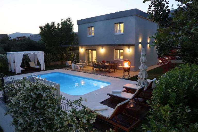 The Cube, Luxury Villa with private pool - B&B Kutleše