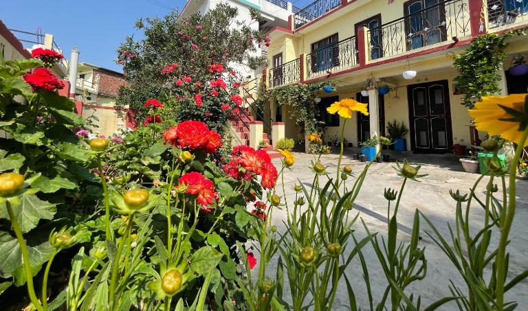 Katyuri Kings Divine Stay- Babaji's cave - B&B Dwārāhāt
