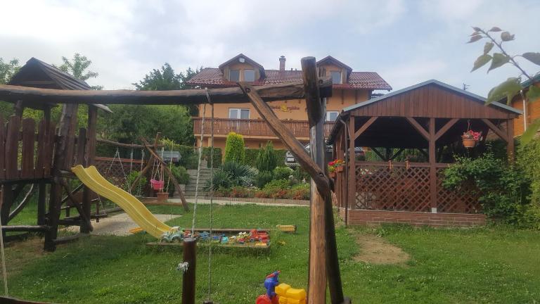 Apartmán Zlatá rybka - Chambres d'hôtes Podhájska