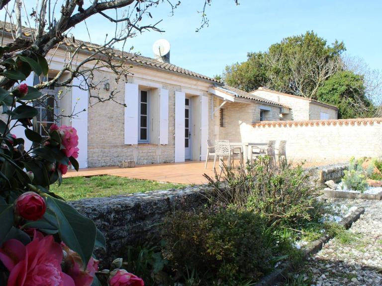 Maison en pierres 6 couchages, jardin clos, parking, proche plage - FR-1-246A-126 - B&B Saint-Pierre-d'Oléron