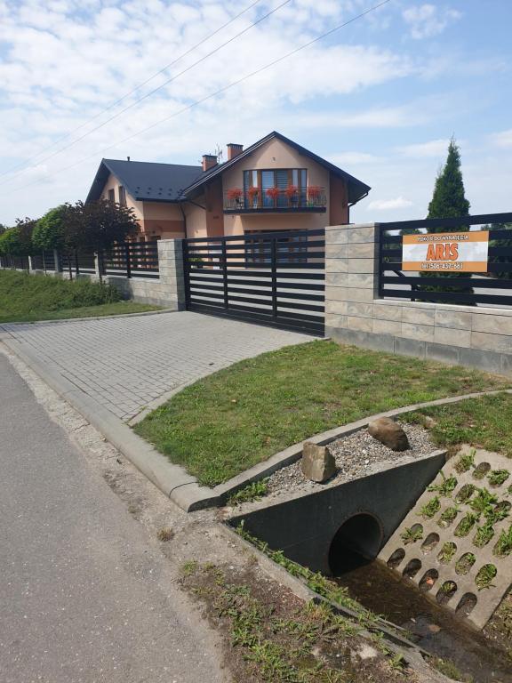 Aris Pokoje Gościnne - B&B Wojnicz