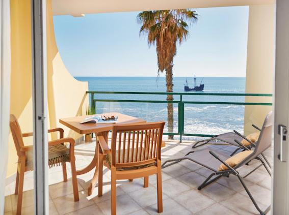 Lovely apartment with pool and sea view - B&B Funchal