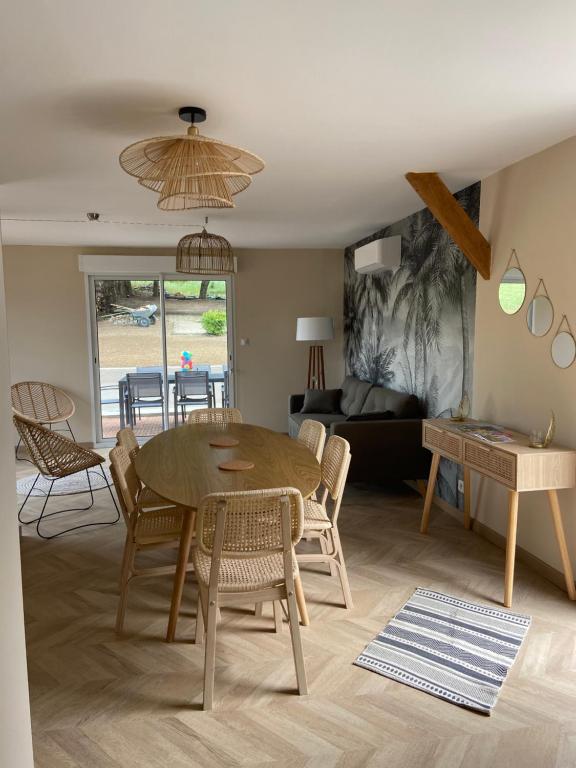 La Charmeraie : Le Logis - Chambres d'hôtes Thésée
