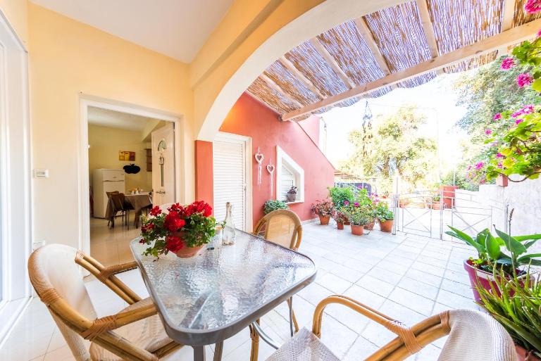 Helen Corfu House - B&B Karyofyto