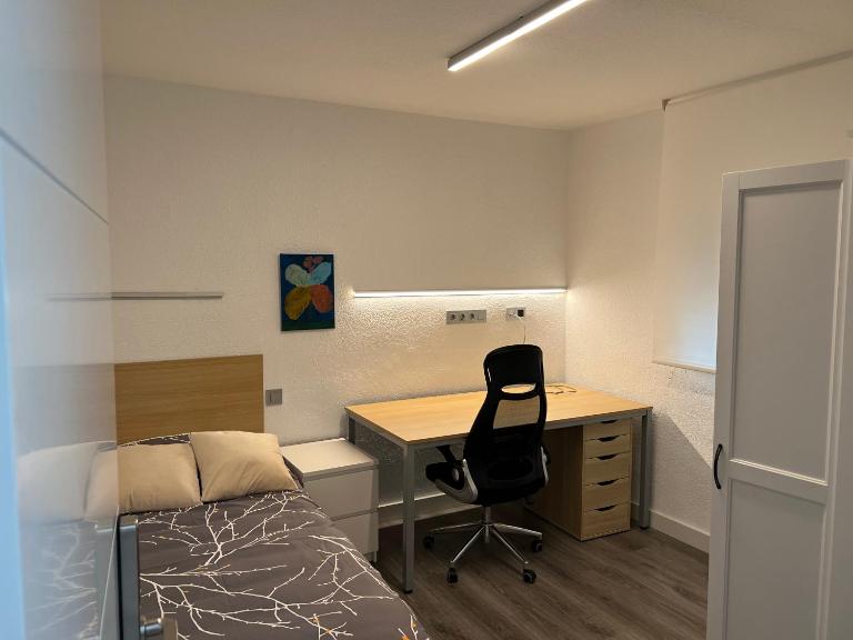 Casa Boutique en Pozuelo con 8 habitaciones y 4 baños compartidos - B&B Pozuelo de Alarcón