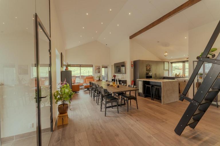 Luxurious & Unique Villa / Nature / Beach / Hiking - Ferienwohnung Tjørnuvík