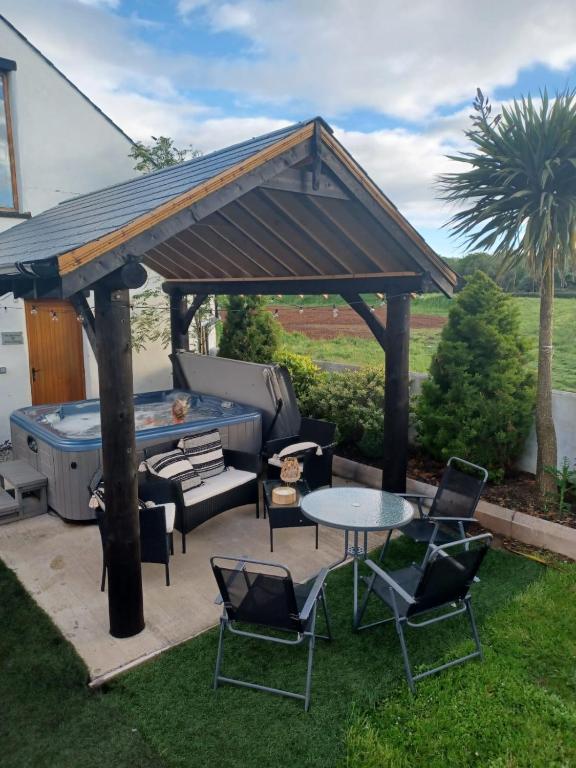 The Loft at Rock Cottage with hot tub - B&B Garvagh