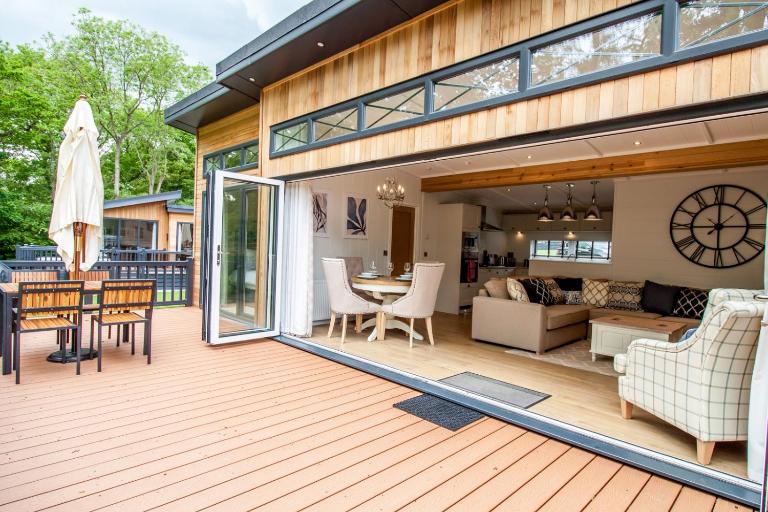 High Oaks Grange - Contemporary Lodges - B&B Pickering