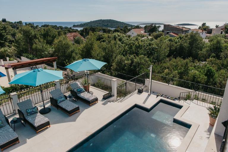 VILLA DANIELA Maslinica - B&B Maslinica