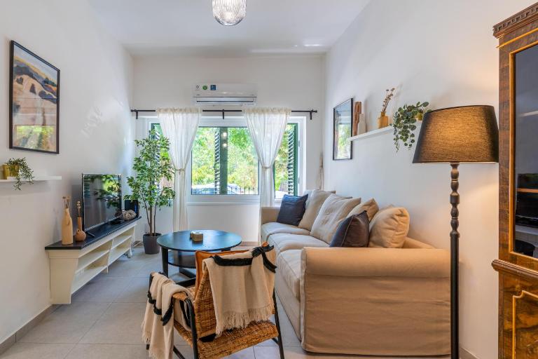Arty Haven - Spacious 3-BR House in Larnaca - Chambres d'hôtes Larnaca