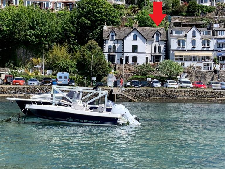Superb House in Looe, in walking distance to Beach and Bars with Great Views - Chambres d'hôtes Looe