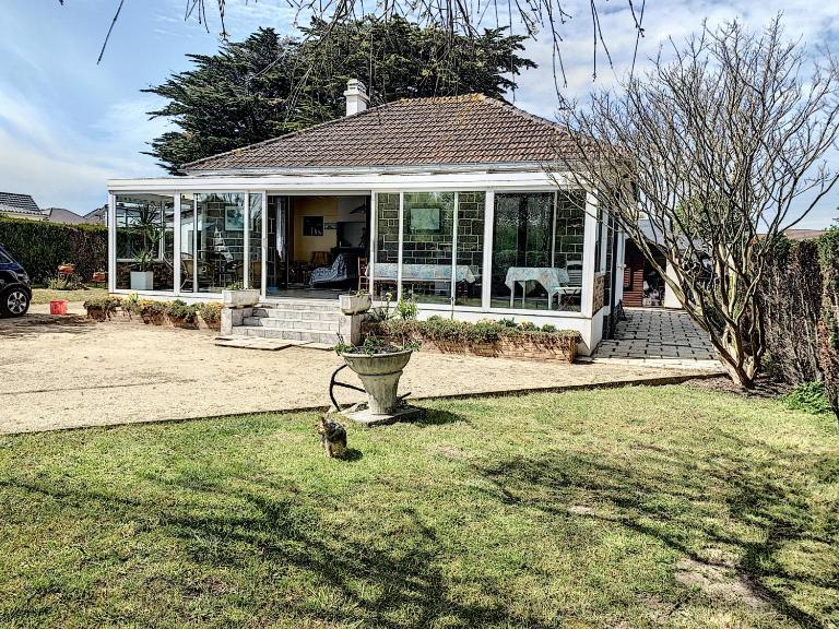 Maison calme avec jardin, véranda, proche plage et commerces - FR-1-361-145 - Chambres d'hôtes Saint-Pair-sur-Mer