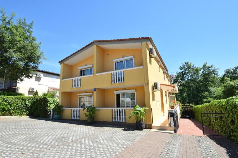 Apartments Jelica - Bed and Breakfast Njivice