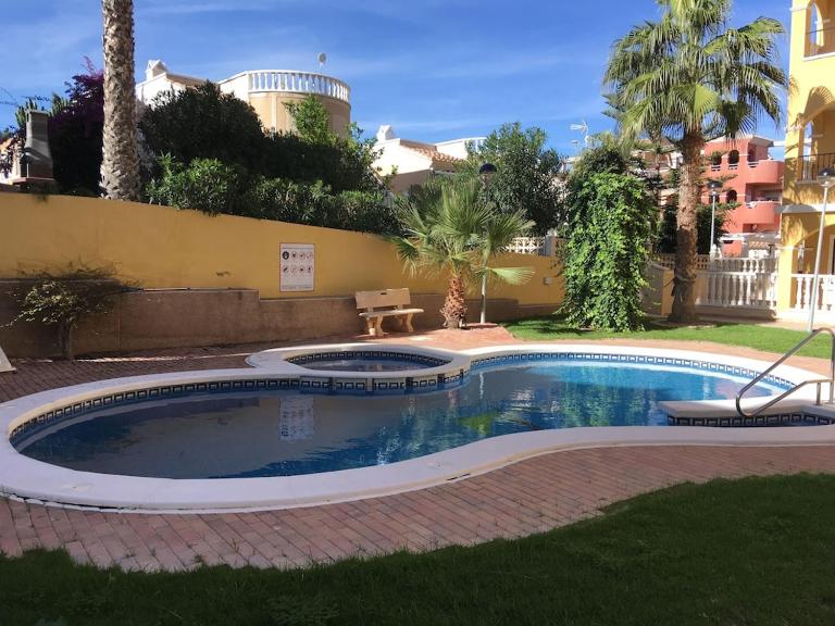 Top Floor spacious apartment with roof terrace - Ferienwohnung Alicante