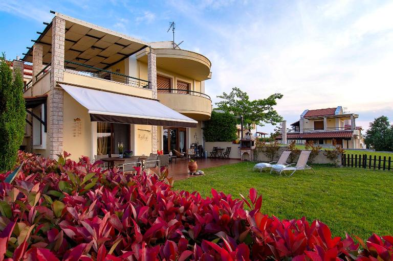 Elani Hill Villa by Luxlikehome - Chambres d'hôtes Eláni