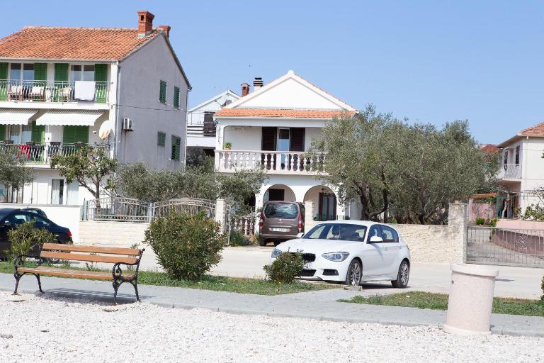 Mare-More studio w balcony and beach front and view - B&B Zadar