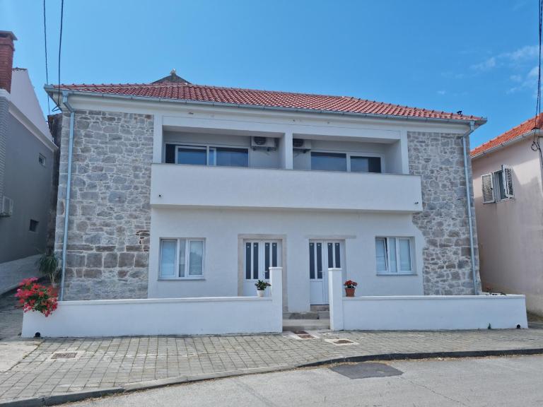 Kamena kuća Pandorovica - Bed and Breakfast Kali