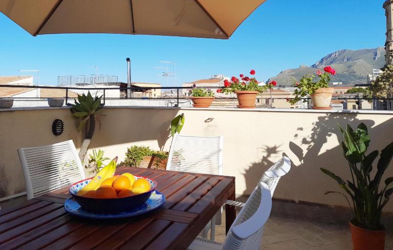 [TERRACE WITH VIEW] Attic in old town BallarHome - B&B Palermo