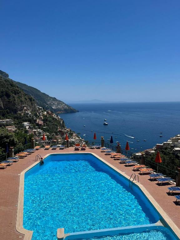 Flower Power Apartment POSITANO - for 6 guests with parking, terrace and seaview - 2 bathrooms and 3 bedrooms - Chambres d'hôtes Positano