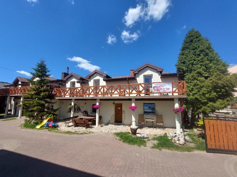 Pokoje Gościnne "Justyna" - Podlesice 34 - Bed and Breakfast Kroczyce