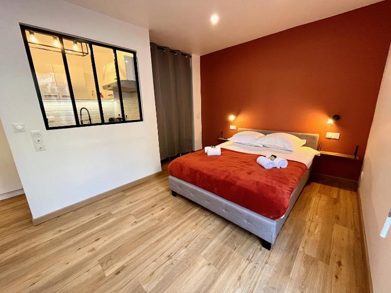 Studio avec grande terrasse et parking privatifs - B&B Caen