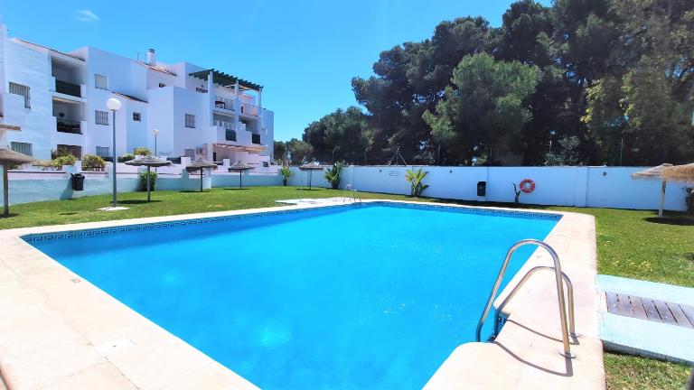 Apartamentos Rotonda - B&B Conil de la Frontera