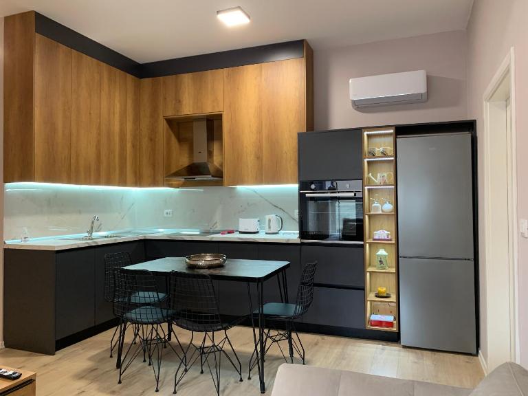 Lovely 1-bedroom Condo in Tirana WiFi-Netflix-AC - B&B Tirana