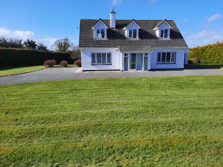 4 Bedroom, 15 min to Limerick city Quiet Retreat. - Ferienwohnung Limerick