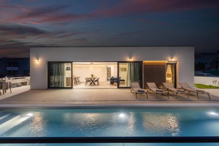 Villa Coralis With Heated Pool - Chambres d'hôtes Vrsi