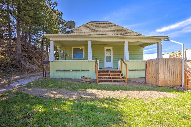 Classic Mountain Home, Half Mi to Main Street - B&B Lead