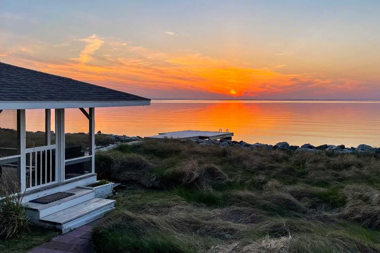 Bayfront Gem w/ Amazing Water Views + Pond! - B&B Madison