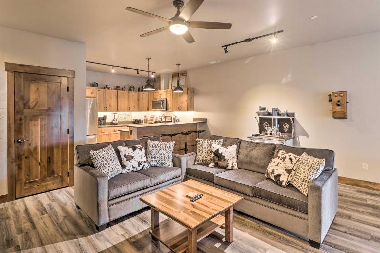 Cozy Columbia Falls Condo w/ Private Balcony! - B&B Columbia Falls