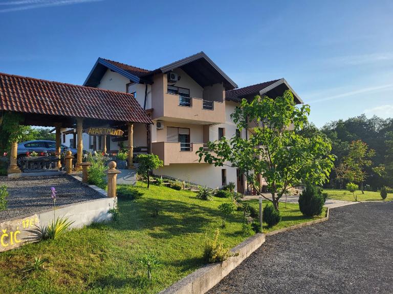 Guest House Bunčić Rooms & Apartments - B&B Slunj
