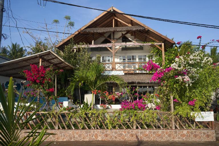 Serenity Luxurious Beachfront Villa & Spa with private Infinity Pool, 8 Guests - B&B Gili Air