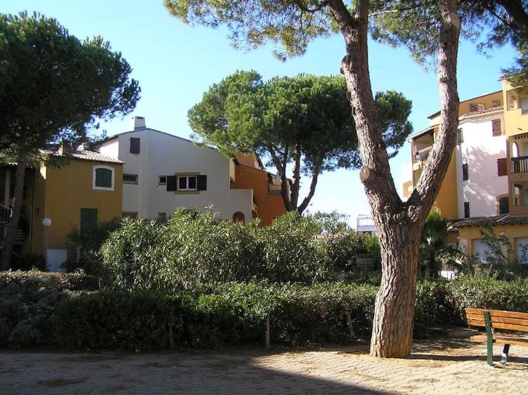 Studio cabine climatisé rez de jardin plage 150m Boucanet - B&B Le Grau-du-Roi