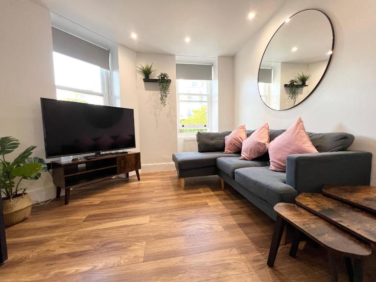Lovely Apartment, One Minute from Bournemouth Beach and Town. - B&B Bournemouth