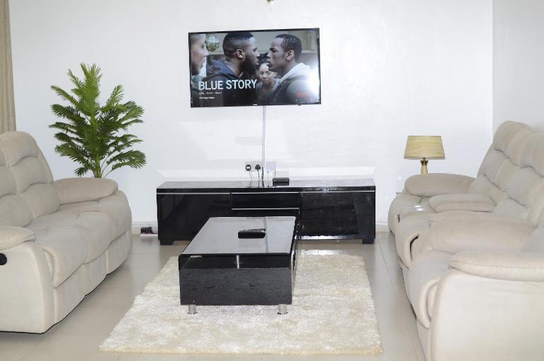 Sofitel 3 bedrooms own compound milimani - B&B Kisumu