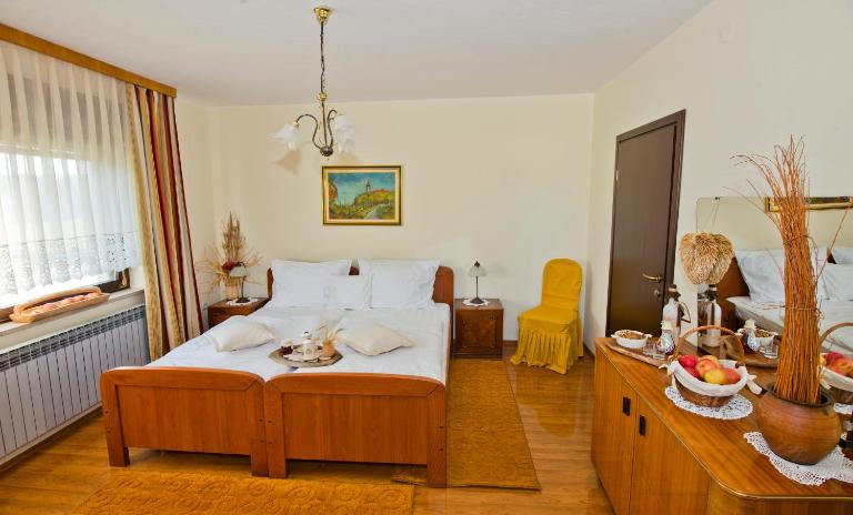 Guesthouse Žganjer - Bed and Breakfast Ozalj