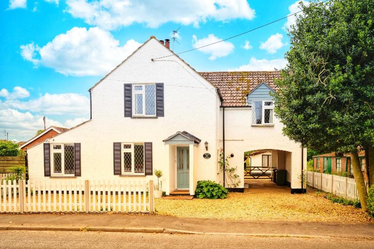 Norfolk Luxe Beach House Sleeps 8 Dog friendly - Chambres d'hôtes Heacham