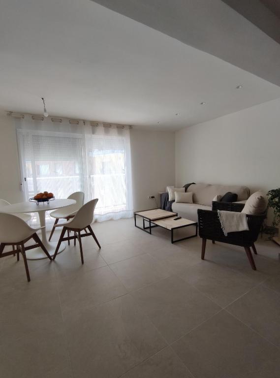 Precioso apartamento de 2 habitaciones recién reformado en Benidorm - Ferienwohnung Benidorm