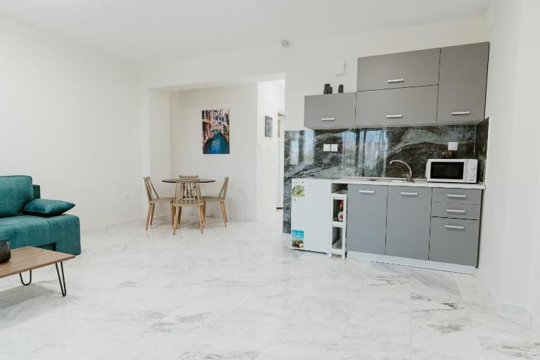 BLUE AND WHITE LUXURY suites - B&B Nea Kallikrateia