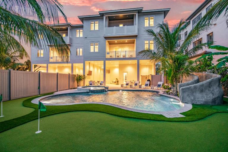 The 19th Hole - B&B Siesta Key